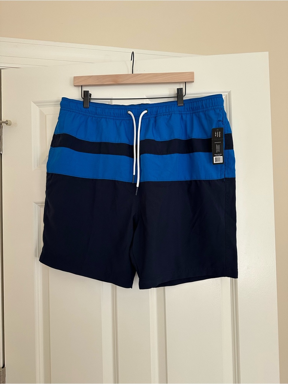 Berkeley and Jensen Eclipse Men's Blue & Navy Colorblock Board Shorts